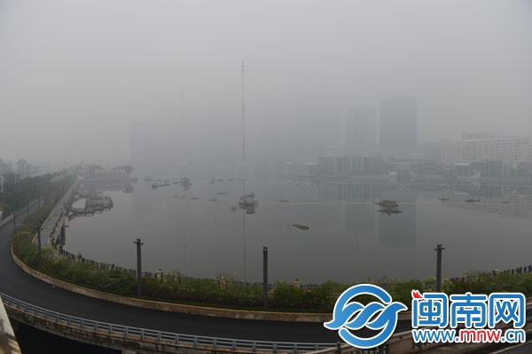 昨日12時24分,豐澤浦西,泉州最高商業樓迷失霧中