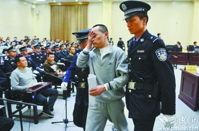 劉漢等36人涉黑案歷經(jīng)17天審理，一審全部休庭。